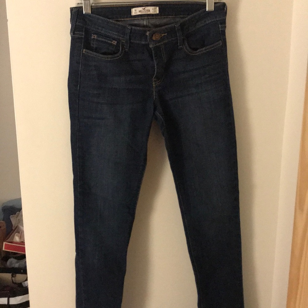 Hollister Jeans. 27/31. 5R